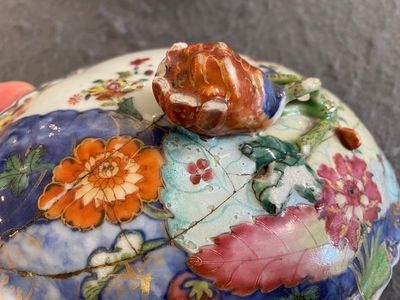 Een kleine Chinese famille rose terrine met decor van tabaksbladeren, Qianlong — foto 8