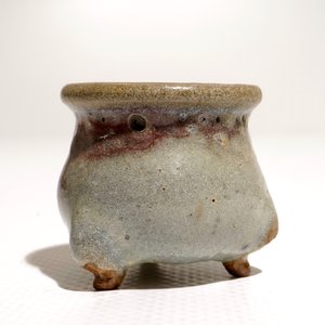 Een kleine Chinese junyao glazuur driepoot wierookbrander, mog. Ming — foto 4
