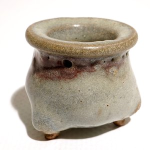 Een kleine Chinese junyao glazuur driepoot wierookbrander, mog. Ming — foto 5