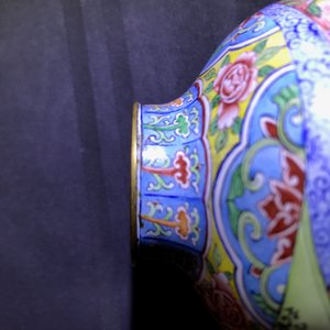 Een kleine Chinese Peking email dekselvaas, Qianlong merk en mogelijk periode — foto 12