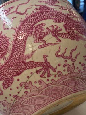Een kleine Chinese rose-geëmailleerde vissenkom met draken, 19/20e eeuw — foto 11