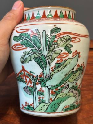 Een kleine Chinese wucai pot met figuren in een landschap, Transitie periode — foto 8