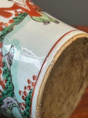 Een kleine Chinese wucai pot met figuren in een landschap, Transitie periode — foto 10