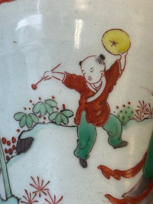 Een kleine Chinese wucai pot met figuren in een landschap, Transitie periode — foto 8