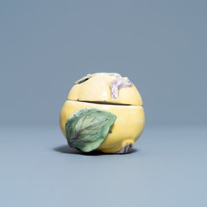 Een kleine polychrome Franse faience appelvormige terrine, 18e eeuw — foto 3
