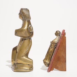 Een kleine verguld bronzen Madonna en een bronzen lusterornament in de vorm van een heilige, 13/15e eeuw — foto 2