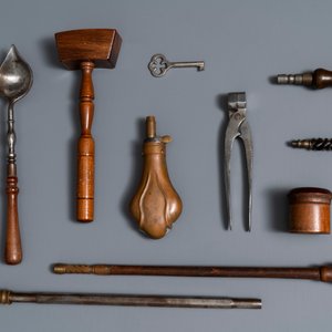 Een koffer met twee Belgische gegraveerde duelleerpistolen, wellicht Luik, 19e eeuw — foto 4