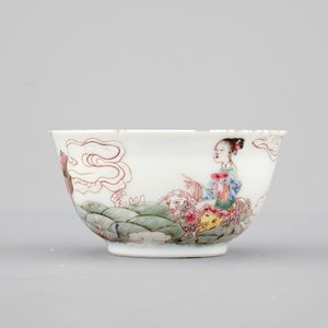 Een kop en schotel met verfijnd famille rose decor, Yongzheng, 1722-735 — foto 5