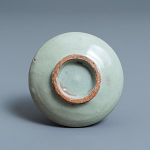 Een Koreaanse ingelegde celadon waterdruppelaar of olieflacon, wellicht Goryeo, 14/15e eeuw — foto 7