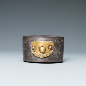 Een Koreaanse met zilver ingelegde ijzeren dekseldoos, wellicht Joseon, 16/17e eeuw — foto 5