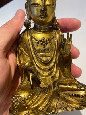 Een Koreaanse vergulde bronzen sculptuur van Guanyin, 17e eeuw — foto 8