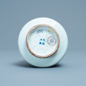 Een langwerpige Chinese blauw-witte hookah-basis met floraal decor, Kangxi — foto 6