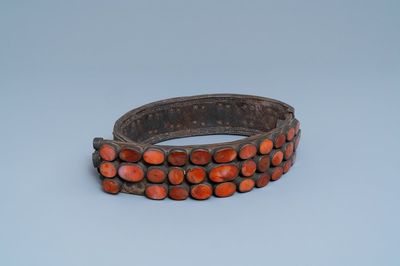 Een lederen huwelijksriem bezet met kornalijn en koper, Balkan regio, 18/19e eeuw
