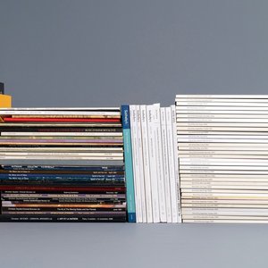 Een lot catalogi Chinese kunst: Eskenazi, Spink & Son, Sotheby's e.a. en 33 magazines Arts of Asia — foto 1