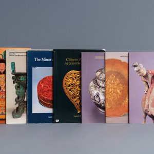 Een lot catalogi Chinese kunst: Eskenazi, Spink & Son, Sotheby's e.a. en 33 magazines Arts of Asia — foto 2