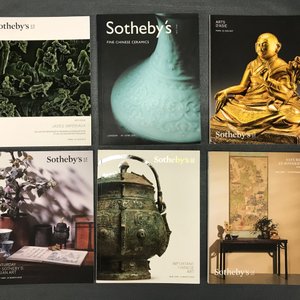 Een lot catalogi Chinese kunst: Eskenazi, Spink & Son, Sotheby's e.a. en 33 magazines Arts of Asia — foto 3