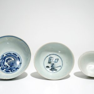 Een lot Chinees blauwwit porselein, Ming — foto 7
