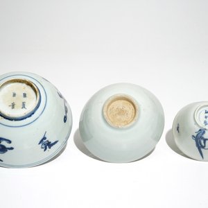 Een lot Chinees blauwwit porselein, Ming — foto 8