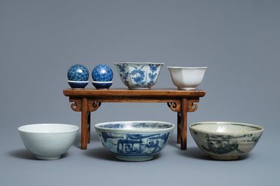 Een lot Chinees scheepswrakporselein van o.a. de Hatcher Cargo, Transitie periode