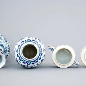 Een lot divers blauw-wit Delfts aardewerk, Nederland en Frankrijk, 18e en 19e eeuw — foto 6