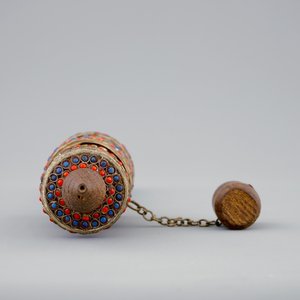 Een lot diverse Chinese ivoren, benen, verguld zilver en turquoise objecten, 19/20e eeuw — foto 11