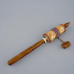 Een lot diverse Chinese ivoren, benen, verguld zilver en turquoise objecten, 19/20e eeuw — foto 7