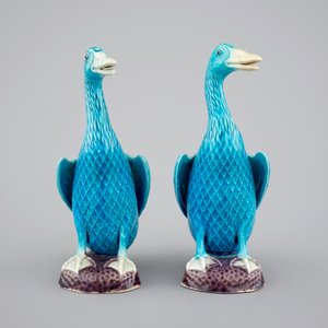 Een lot met 2 grote blauw-witte schotels, 18e eeuw en ander Chinees porselein — foto 5