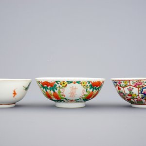 Een lot van 10 diverse Chinese famille rose en Bencharong kommen, 19/20e eeuw — foto 10