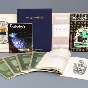 Een lot van 132 veilingcatalogi Aziatische kunst van veelal Sotheby's, w.o. enkele belangrijke — foto 5