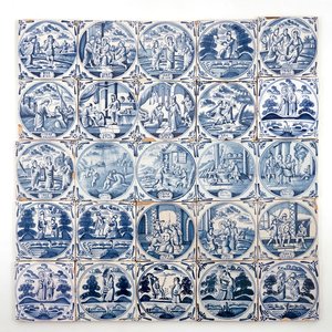 Een lot van 25 blauwwitte bijbeltegels, Friesland, 18e eeuw — foto 1