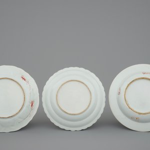 Een lot van 3 Chinese borden, Kangxi, Yongzheng en Qianlong, 18e eeuw — foto 2