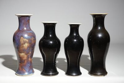 Een lot van 3 Chinese monochrome zwarte en een flambé glazuur vaas, 19/20e eeuw