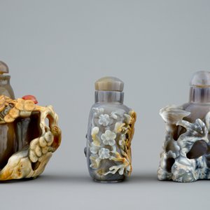 Een lot van 3 Chinese snuifflessen in agaat, 20e eeuw — foto 3