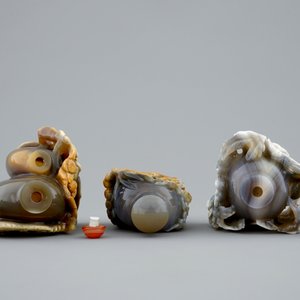 Een lot van 3 Chinese snuifflessen in agaat, 20e eeuw — foto 6