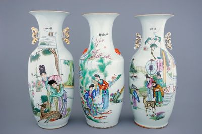 Een lot van 3 grote Chinese famille rose vazen, 19/20e eeuw