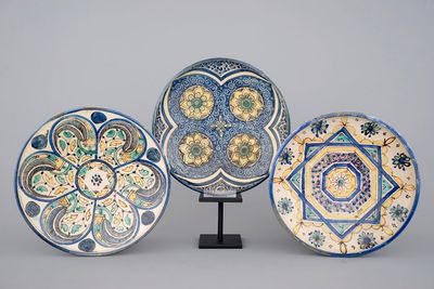 Een lot van 3 Noord-Afrikaanse schotels, Marokko of Tunesië, ca. 1900