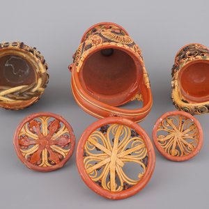 Een lot van 3 vuurkorfjes in Italiaanse faience, 19e eeuw — foto 5
