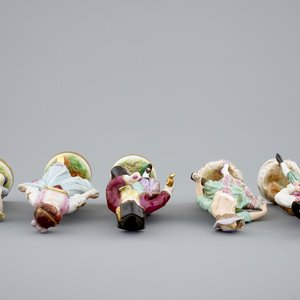 Een lot van 5 porseleinen beeldjes, Duits en/of Frans, 19/20e eeuw — foto 7