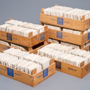 Een lot van 650 witte Delftse tegels, 18e eeuw — foto 1