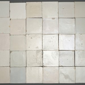 Een lot van ca. 350 witte Delftse tegels, 18e eeuw — foto 2