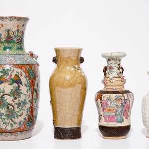 Een lot van vier diverse Nanking vazen, 19e eeuw — foto 3