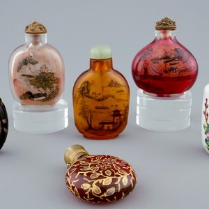Een lot van zes diverse Chinese snuifflesjes in glas en porselein, 19/20e eeuw — foto 1