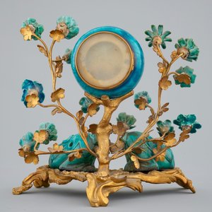 Een Louis XV stijl verguld bronzen klokje met Samson porseleinen groep, 19e eeuw — foto 4