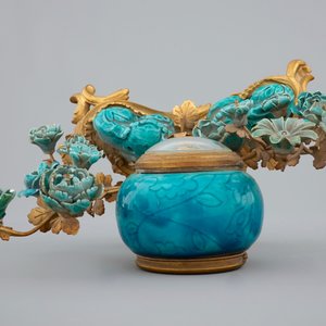 Een Louis XV stijl verguld bronzen klokje met Samson porseleinen groep, 19e eeuw — foto 6