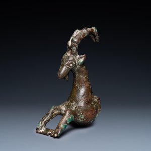Een Luristaans bronzen fragment van een ram, Iran, 1e millennium v.C. — foto 1