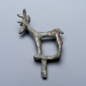 Een Luristaanse bronzen pin met een hert, Iran, 1e millennium v.C. — foto 5