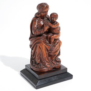 Een Madonna met kind in palmhout, 17e eeuw — foto 1