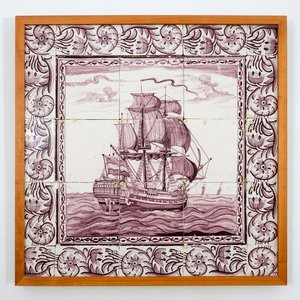 Een mangaan Delfts tegeltableau met een schip, 18e eeuw — foto 1