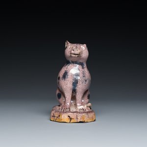 Een mangaan model van een kat, wellicht Noord-Frankrijk, gedateerd 1709 — foto 3