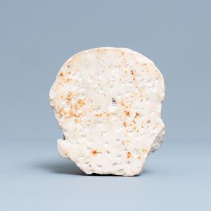 Een marmeren fragment van een memento mori, wellicht Vlaanderen, 16e eeuw — foto 2